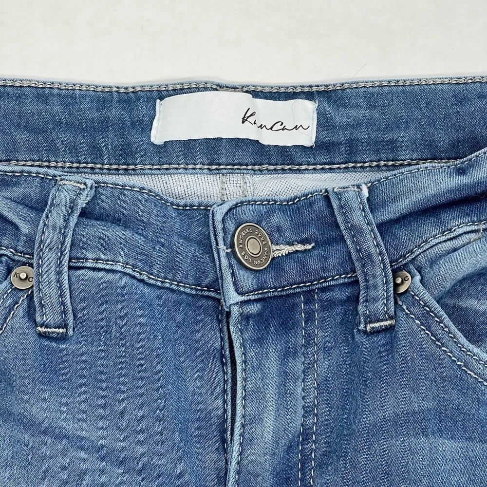 Kancan Estilo Mid Rise Bermuda Blue Denim Frayed Denim Shorts Womens size 27